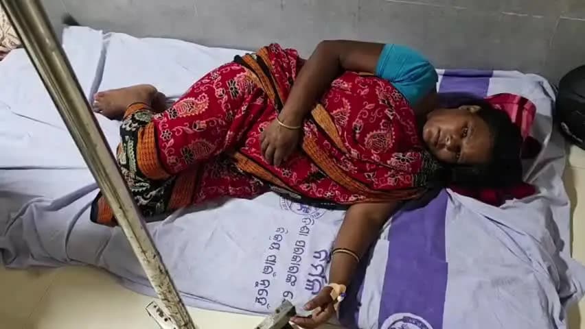 ଦେବଗଡ: ଚାନ୍ଦପସି ଗ୍ରାମରେ ଚିତି ସାପ ଦଂଶନରେ ମହିଳା ଗୁରୁତର, ଜିଲ୍ଲା ମୁଖ୍ୟ ଚିକିତ୍ସାଳୟରେ ଭର୍ତ୍ତି