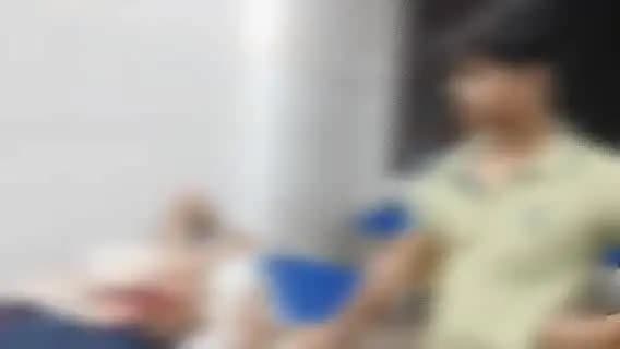 पालोजोरी: शनिवार रात 10:00 बजे बैद्यनाथपुर चौक के पास एक महिला ने एक वृद्ध व्यक्ति पर जानलेवा हमला कर दिया जिससे वृद्ध व्यक्ति विज