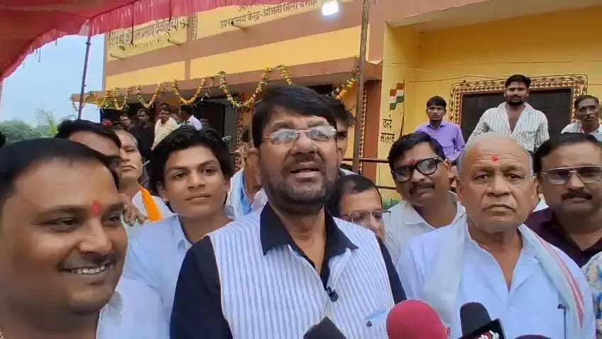 भूमि दान समाजसेवा और त्याग की अनुकरणीय मिसाल- राज्यमंत्री श्री पटेल
===
राज्यमंत्री श्री लखन पटेल ने ग्राम आंजनी में 65 लाख से निर्मित उप-स्वास्थ्य केन्द्र आरोग्य भवन का किया लोकार्पण
==
कई ग्रामों के नागरिकों को मिलेगी स्वास्थ्य सुविधा
==
