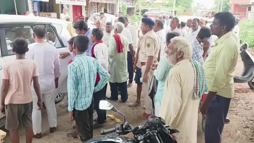 कुटुंबा: कुटुंबा दुष्कर्म कांड पीड़िता से सांसद राजाराम सिंह व राजद की टीम ने की मुलाकात, न्याय न मिलने पर बिहार बंद की चेतावनी