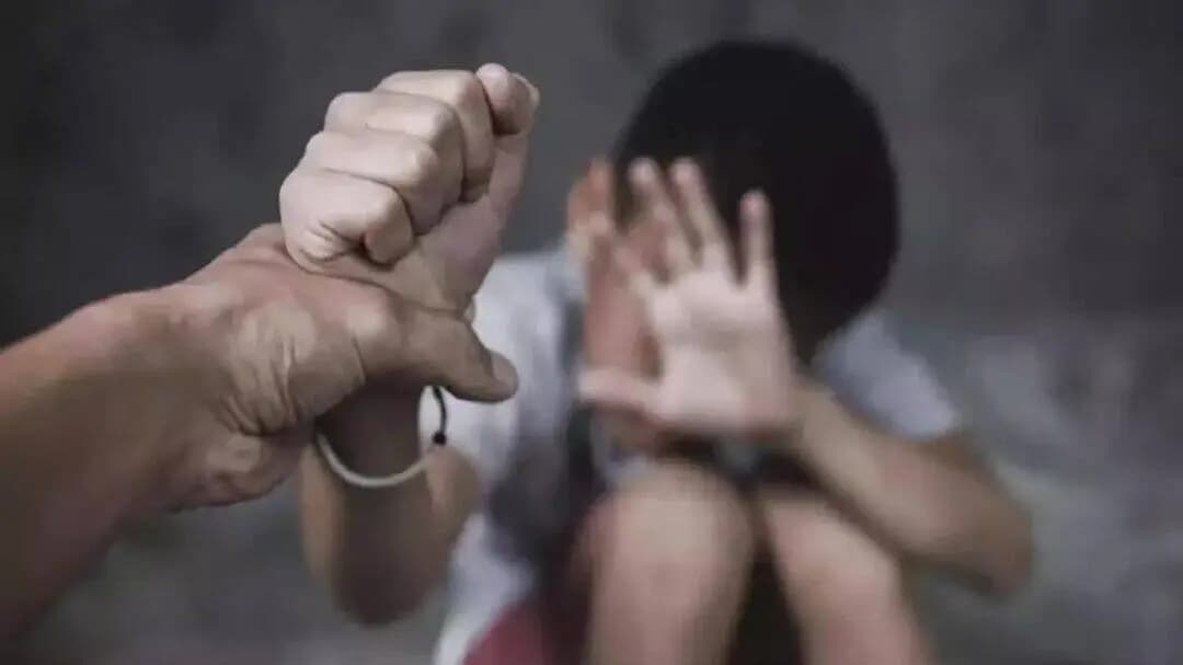दिल्ली में 8 साल के बच्चे का अपहरण कर 80 लाख की फिरौती मांगी, पुलिस ने 4 नाबालिग समेत 6 को किया गिरफ्तार