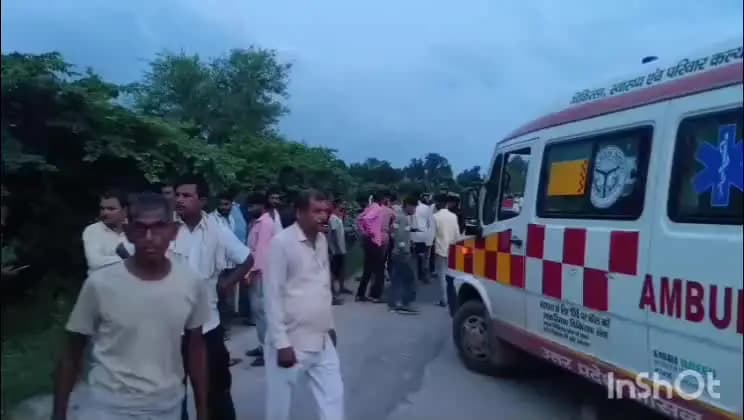 छिबरामऊ: घिलोइ खास में एक डीसीएम चालक का शव डीसीएम की खिड़की पर लटकता हुआ स्थानीय लोगों ने देखा, पुलिस ने अस्पताल भेजा, मौत हुई