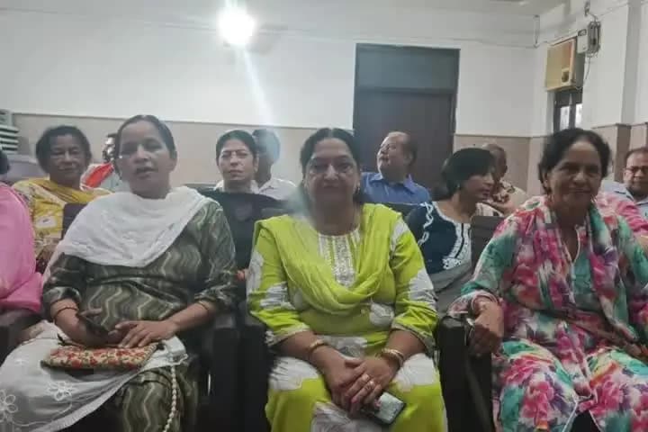 करोल बाग: कमला नगर मंडल की संगठनात्मक बैठक में कार्यकर्ताओं से संवाद, निगम पार्षद रेणु अग्रवाल भी शामिल