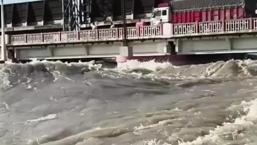 बसंतपुर: बराहक्षेत्र के जल अधिग्रहण डिस्चार्ज में 4 घंटे में 31 हजार क्यूसेक की बढ़ोतरी, कोसी नदी का जलस्तर बढ़ेगा