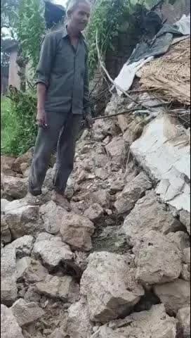 6/9/26कोंच मुहल्ला गोखले नगर स्थित शम्भू साहब मंदिर के पीछे ज्ञान सिंह कुशवाहा का कच्चा मकान तेज बारिश के चलते गिर गया