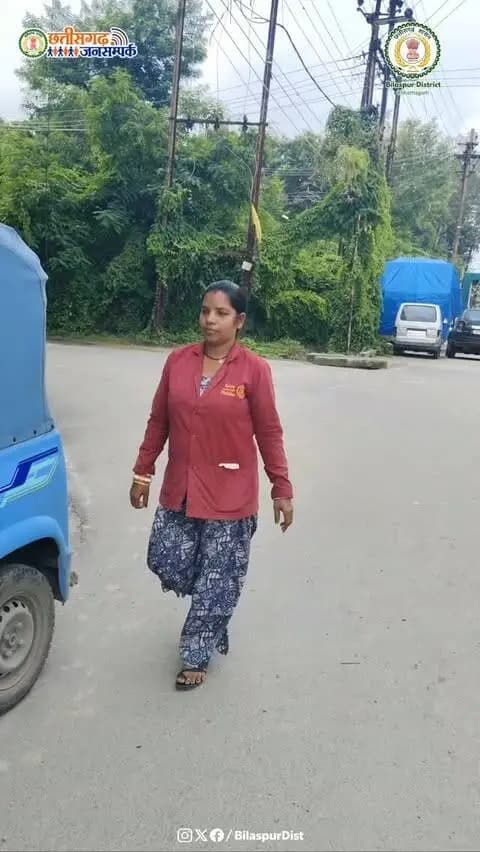 🛺 दीदी ई-रिक्शा सहायता योजना से आत्मनिर्भरता की नई राह
दीदी गंगा साहू को ई-रिक्शा मिलने से स्वरोजगार का नया अवसर मिला है। अब वे अपने हुनर और मेहनत से आत्मनिर्भरता की ओर आगे बढ़ रही हैं।
ई-रिक्शा मिलने पर उन्होंने मुख्यमंत्री श्री विष्णु देव साय जी के प्रति आभार व्यक्त किया।
जनकल्याणकारी योजनाओं से मिल रहा संबल, आत्मनिर्भर बन रहा हर परिवार।
#हमर_विष्णु_भैया