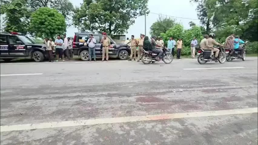 संभल: बबनेटा गांव के पास डंपर ने टेंपो को टक्कर मारी, हादसे में दो मासूम भाई-बहन और उनकी मामी समेत पांच लोगों की मौत