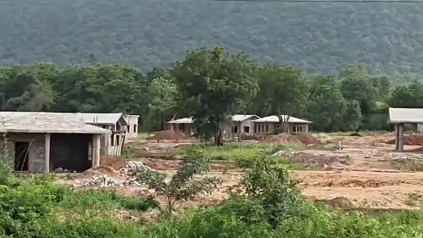 ములుగు: ఎర్రిగట్టమ్మ వద్ద రూపుదిద్దుకుంటున్న మినీ శిల్పారామం