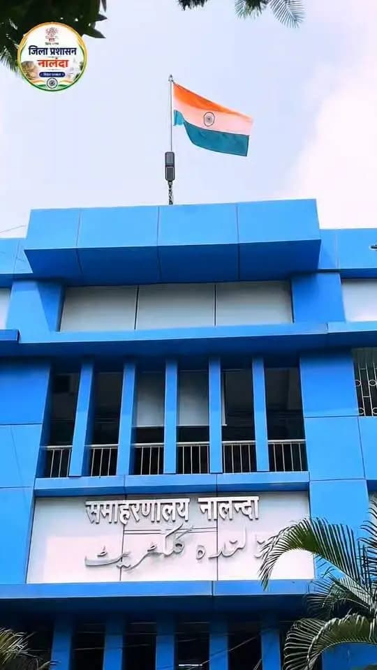 “सफलता का वास्तविक बिंदु है आत्मनिर्भरता, मूल्यों की रक्षा और आत्मसम्मान”: शिक्षक दिवस पर छात्राओं से बोलीं नालंदा डीएम
• ‘बेटी बचाओ बेटी पढ़ाओ’ योजना के तहत हरदेव भवन में आयोजित हुआ ‘शिक्षक दिवस सम्मान समारोह एवं संवाद कार्यक्रम’
Samrat Choudhary
CMO Bihar
Information & Public Relations Department, Government of Bihar
Bihar Education Department