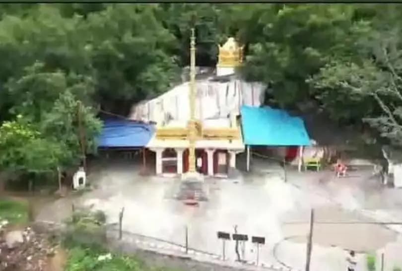 చివ్వెంల: ఉండ్రుగొండ గుట్టల్లో అర్ధరాత్రి తవ్వకాలు.. గుప్త నిధుల కోసమేనా?