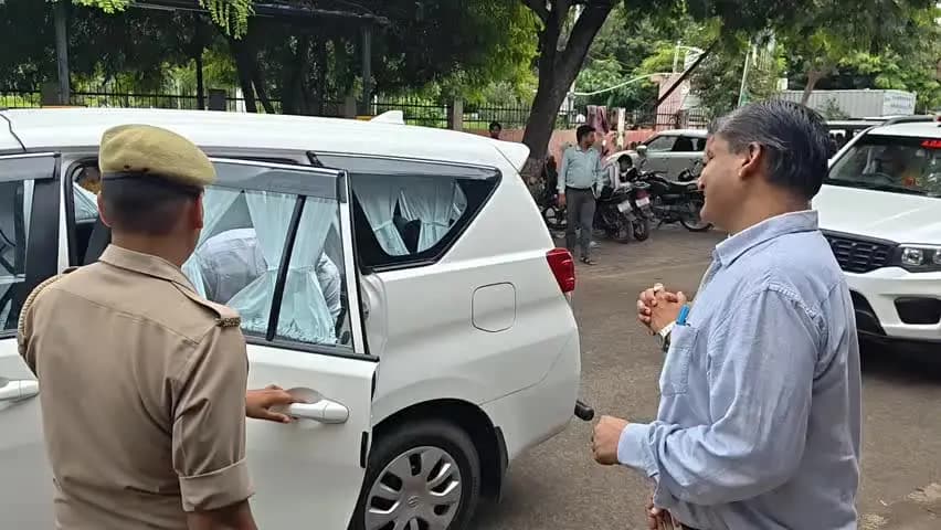 फिरोज़ाबाद: फ़िरोज़ाबाद में स्वास्थ्य व्यवस्थाओं की धरातली हकीकत जांचने के लिए DM ने अचानक लिया एक्शन मोड