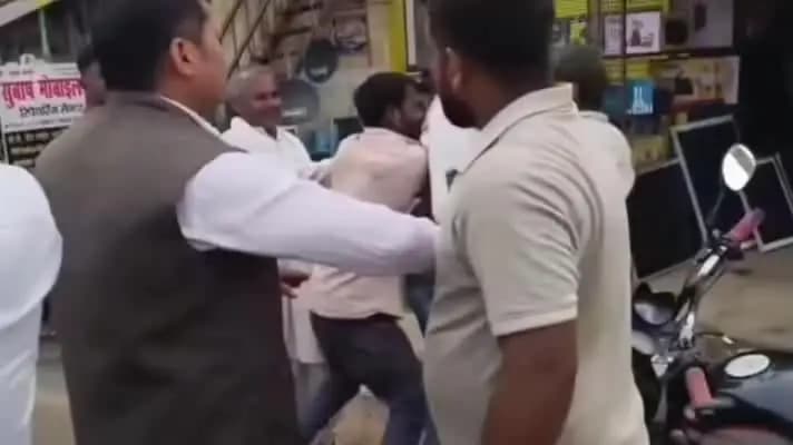 नौगढ़: नौगढ़ में मारपीट का वीडियो वायरल, खोवा कारोबारियों पर लगाया गया मारपीट का आरोप