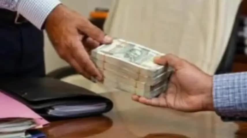 महाड: महाड येथे मुलाला शासकीय नोकरी लावण्यासाठी वडिलांची ९ लाखांनी फसवणूक
