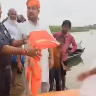 जोगापट्टी: विधायक बिनय बिहारी बाढ़ प्रभावित सिसवा मंगलपुर पहुंचे, हालात का जायजा लिया