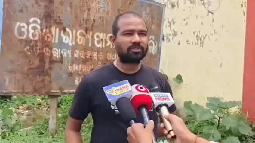 ରାୟଗଡା: ସ୍ଥାନିୟ ଓଡ଼ିଶା ରାଜ୍ୟ ଖାଦ୍ୟ ପାନୀୟ ନିଗମରେ ଲାଞ୍ଚ ନେବା ଘଟଣାରେ ପ୍ରତିକ୍ରୀୟା ରଖିଲେ ଜଣେ ଡ଼୍ରାଇଭର