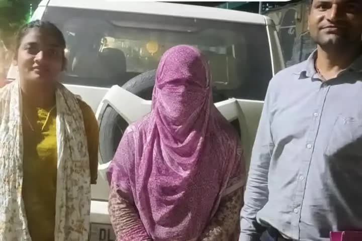 करोल बाग: प्रसाद नगर पुलिस और एंटी-नारकोटिक्स सेल ने संयुक्त कार्रवाई में 1.1 किलो गांजा के साथ एक महिला को किया गिरफ्तार