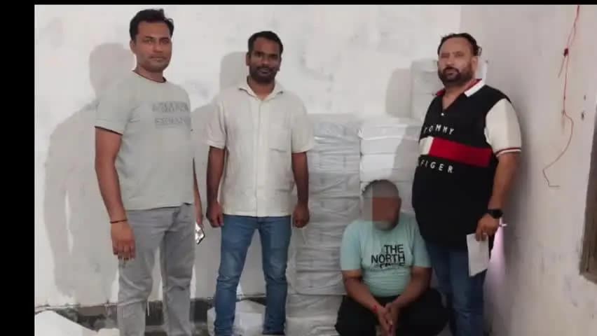 यमुना विहार: जाफराबाद में अवैध शराब का जखीरा बरामद, गोदाम मालिक गिरफ्तार