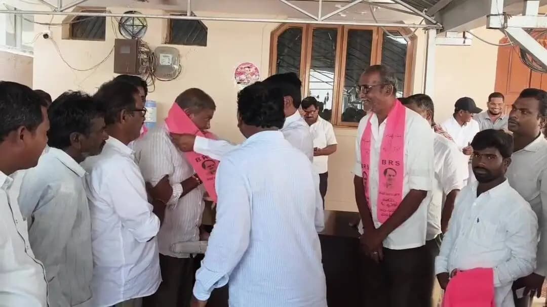 వనపర్తి: వనపర్తిలో కాంగ్రెస్కు షాక్: బీఆర్ఎస్లోకి 25 మంది కార్యకర్తలు