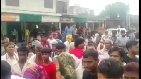 खेरागढ़: आगरा-ग्वालियर हाईवे पर दर्दनाक हादसा, ट्रक ने बाइक सवार महिला को रौंदा, आक्रोशित लोगों ने लगाया जाम