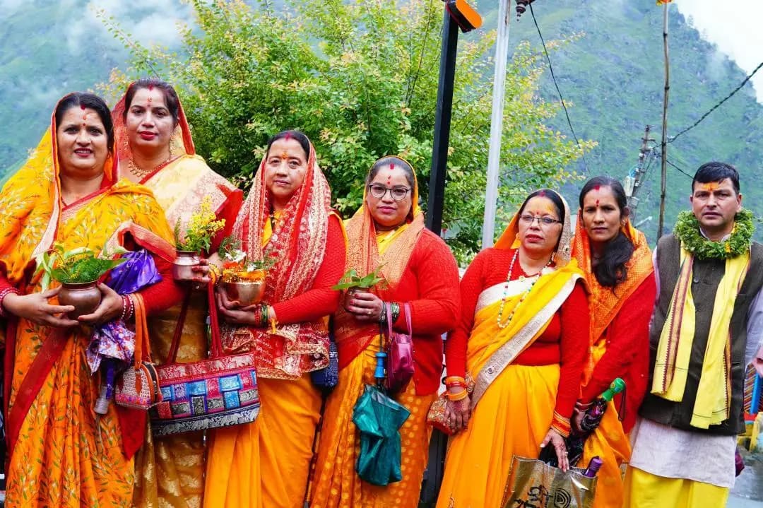 जोशीमठ: ज्योतिर्मठ में पहली बार श्री नरसिंह महापुराण कथा का शुभारंभ, कलश यात्रा निकली