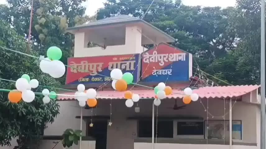 देवीपुर: देवीपुर एम्स के पास रविवार रात 7:30 बजे अज्ञात वाहन की चपेट में आने से बाइक चालक गंभीर घायल