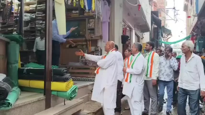 डग: डग में विधानसभा प्रत्याशी चेतराज गहलोत ने कांग्रेस पार्षद प्रत्याशियों के समर्थन में किया चुनाव प्रचार और जनसम्पर्क