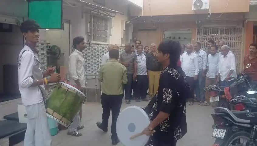 आसीन्द: नगर निकाय चुनाव में वार्ड 18 से निर्दलीय प्रत्याशी टीकमचंद सोनी को मिला स्वर्णकार समाज का भारी समर्थन
