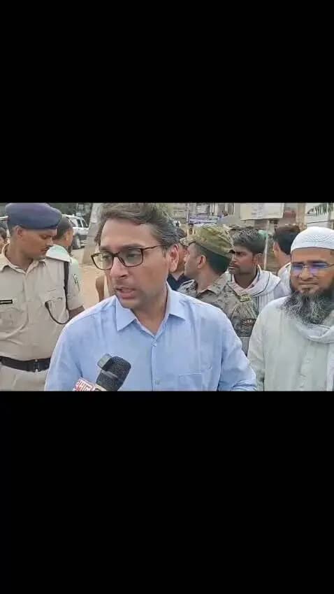 सड़कों को अतिक्रमण मुक्त करने को लेकर जिलाधिकारी ने दिए निर्देश, आमजन से की सहयोग की अपील।