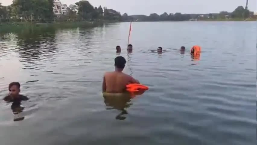উদয়পুর: উদয়পুরে জগন্নাথ দীঘিতে স্নান করতে নেমে জলে তলিয়ে মৃত্যু হল এক দশম শ্রেণির স্কুল পড়ুয়া ছাত্রের