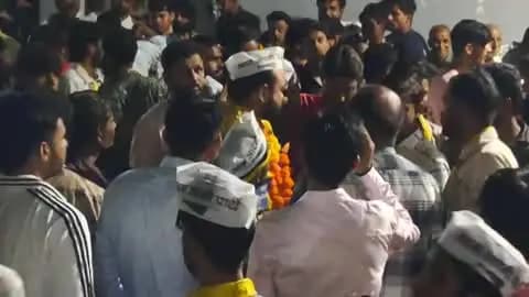 पिड़ावा: नगर पालिका चुनाव में आम आदमी पार्टी ने मचाई सियासी हलचल, समर्थकों की भीड़ भी दिख रही है