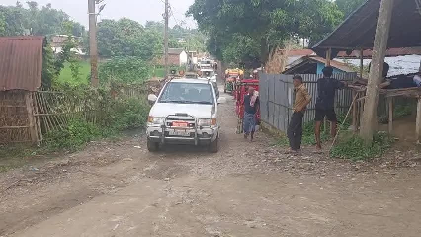 मनिहारी: धूरियाही में डीएम ने लिया बाढ़ का जायजा, पीड़ितों में जगी राहत की उम्मीद, दिए निर्देश