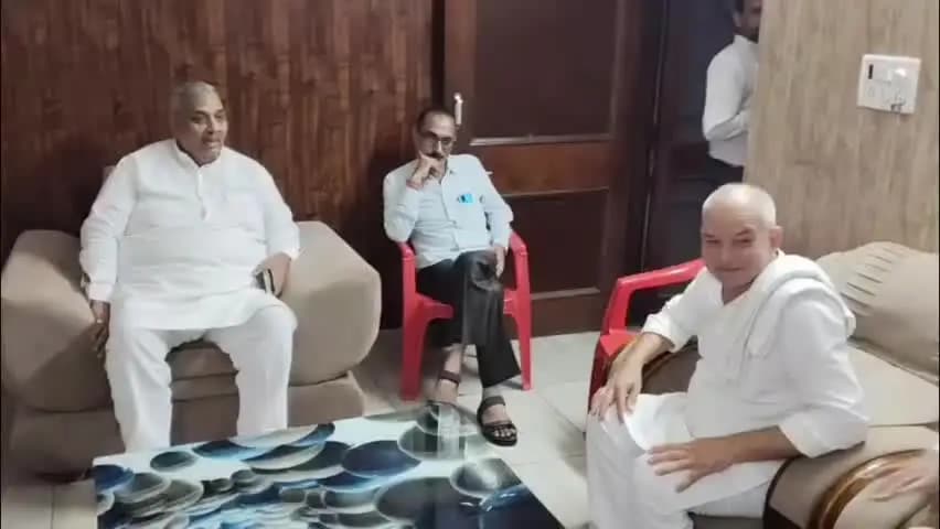 मुज़फ्फरनगर: सपा सांसद हरेंद्र मलिक के घर पर पुलिस का पहरा, मस्जिद गिराने के विरोध में सहारनपुर कूच की तैयारी—कार्रवाई पर उठाए सवाल