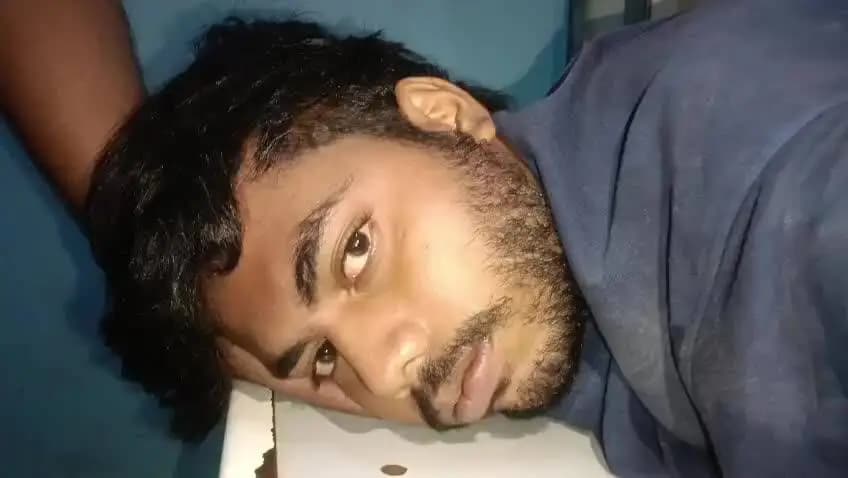 आरा: नवादा थाना क्षेत्र के अनाइठ मठिया के समीप रविवार की देर शाम पूर्व के विवाद में हथियारबंद बदमाशों ने छात्र को गोली मारी