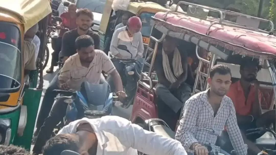 टनकुप्पा: बंधुआ रेलवे फाटक बंद होने से डेढ़ किमी लंबा जाम