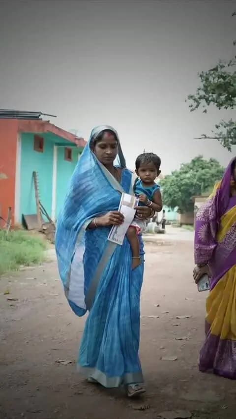 प्रधानमंत्री श्री नरेन्द्र मोदी के मार्गदर्शन एवं मुख्यमंत्री श्री विष्णुदेव साय के कुशल नेतृत्व में ‘प्रधानमंत्री मातृ वंदना योजना’ के माध्यम से गर्भवती एवं धात्री महिलाओं को प्रदान की जा रही आर्थिक सहायता मातृ एवं शिशु के स्वास्थ्य को सशक्त आधार प्रदान कर रही है।
यह योजना सुरक्षित मातृत्व, बेहतर पोषण एवं गुणवत्तापूर्ण स्वास्थ्य देखभाल सुनिश्चित करने की दिशा में महत्वपूर्ण योगदान दे रही है।