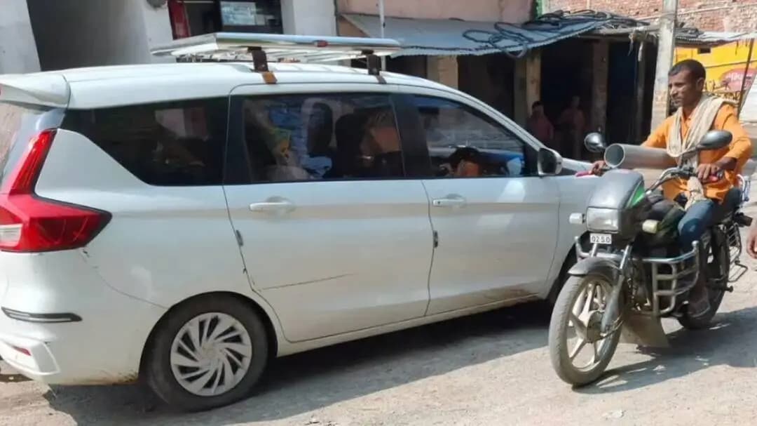 खिजरसराय: कुड़वा बाजार के पास जर्जर सड़क और गड्ढों से बढ़ा हादसे का खतरा