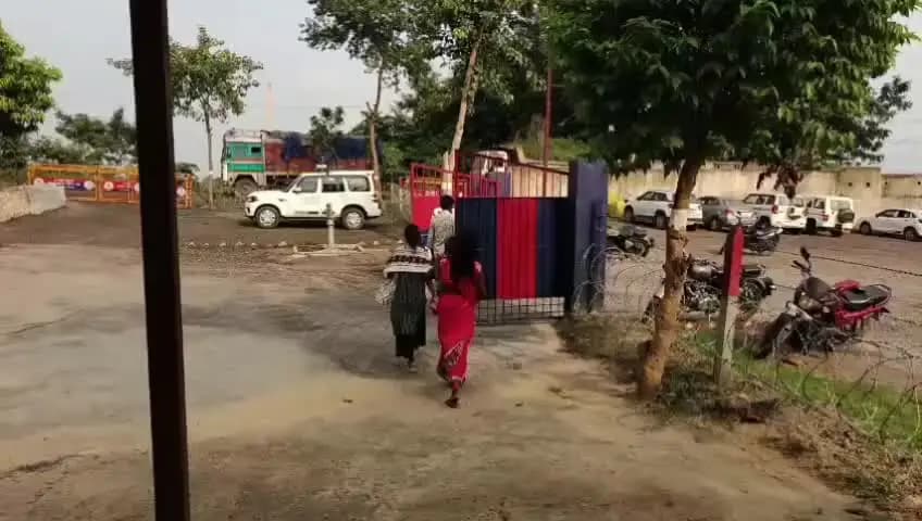 निरसा/चिरकुंडा: निरसा थाना क्षेत्र में नाबालिग युवती के साथ कथित तौर पर अपहरण और दुष्कर्म के प्रयास का मामला