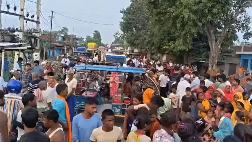 सूरजगढ़: नवाबगंज गांव में सड़क हादसे में घायल बच्ची की मौत के बाद NH-80 जाम, ढाई घंटे से अधिक समय से यातायात बाधित