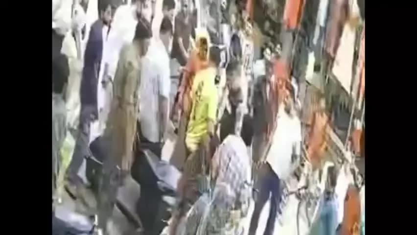 मतलौडा: मतलौडा अड्डे पर किशोर को सरेआम लाठी-डंडों से पीटा गया
