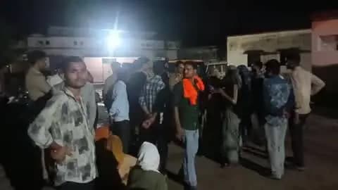 सरीला: पवई - पथखुरी मार्ग पर तेज रफ्तार दो बाइकों के बीच हुई भीषण भिड़ंत, एक युवक की मौके पर मौत, चचेरा भाई घायल