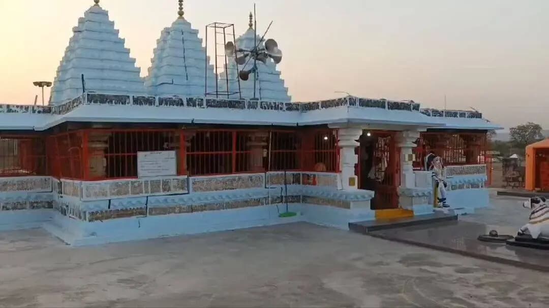అసిఫాబాద్: చరిత్రకు సాక్ష్యంగా వాంకిడి శివకేశవాలయం