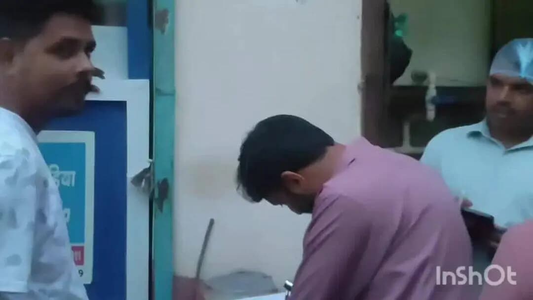 চাঁচল ১: চাঁচলে অভিযান চালিয়ে একটি পানীয় জলের প্রকল্পের দোকান বন্ধ করলো খাদ্য সুরক্ষা দপ্তর
