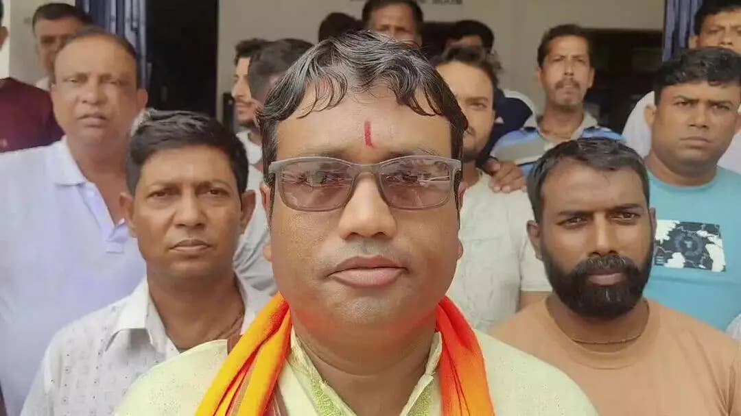 বিশালগড়: হিন্দু নাগরিক মঞ্চের বিশ্রামগঞ্জে সড়ক অবরোধ