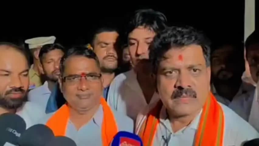 बोडला: राजा गुरु बालकदास की 221वीं जयंती पर उपमुख्यमंत्री विजय शर्मा का पारंपरिक पगड़ी पहनाकर किया गया स्वागत