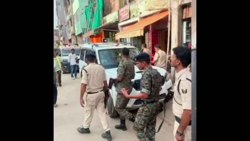 बक्सर: कुकर्म कांड में बड़ा खुलासा: फरार होने से पहले रेलवे स्टेशन से दबोचा गया मुख्य आरोपी शिक्षक