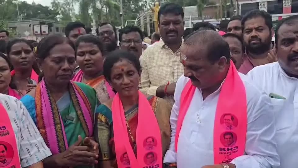 సిరిసిల్ల: అంబేద్కర్ చౌక్ లో నిరసన తెలిపి మాట్లాడిన బిఆర్ఎస్ నాయకులు గూడూరి ప్రవీణ్