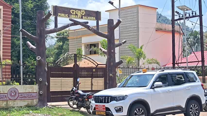 କନ୍ଧମାଳ: ବାଲିଗୁଡା ଇଲାଇବ୍ରେରି କୁ ପରିଦର୍ଶନ କରିଛନ୍ତି ବାଲିଗୁଡା ଉପଜିଲ୍ଲାପାଳ