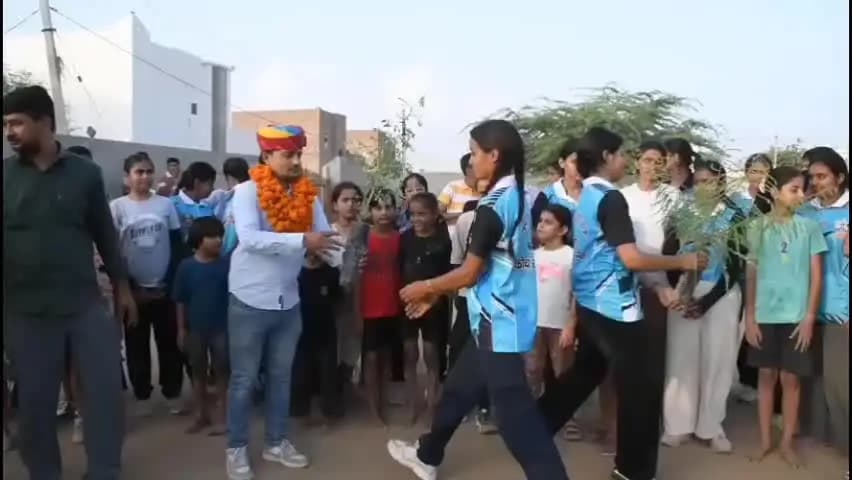 कोलायत: कोलायत के खिलाड़ियों को समाज सेवा और पर्यावरण संरक्षण के तहत 121 पौधे वितरित किए, कन्हैयालाल ने किए पौधे वितरित