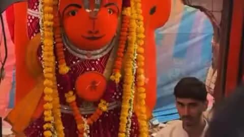उज्जैन शहर: उज्जैन के 170 साल पुराने खड़े हनुमान मंदिर को तोड़ने पहुंचा निगम लेकिन मूर्ति नहीं हटा पाया