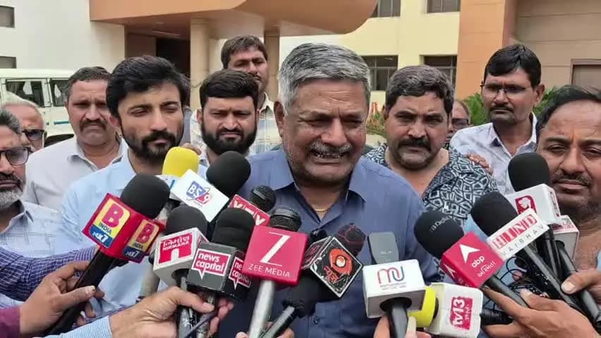 મોરબી: મોરબી APMCમા રાજકારણ ગરમાયુ ગત ચુટણીમા ભાજપે બેલેટ પેપર બહાર કાઢી મતદારોને ધમકાવ્યા હોવાનો આક્ષેપ
